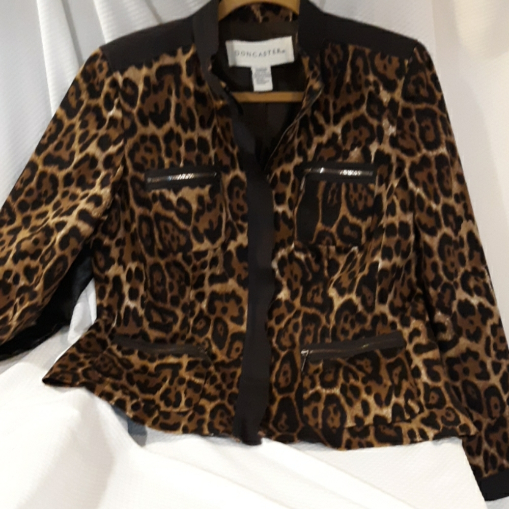 Doncaster women's leopard print Blazer size 10